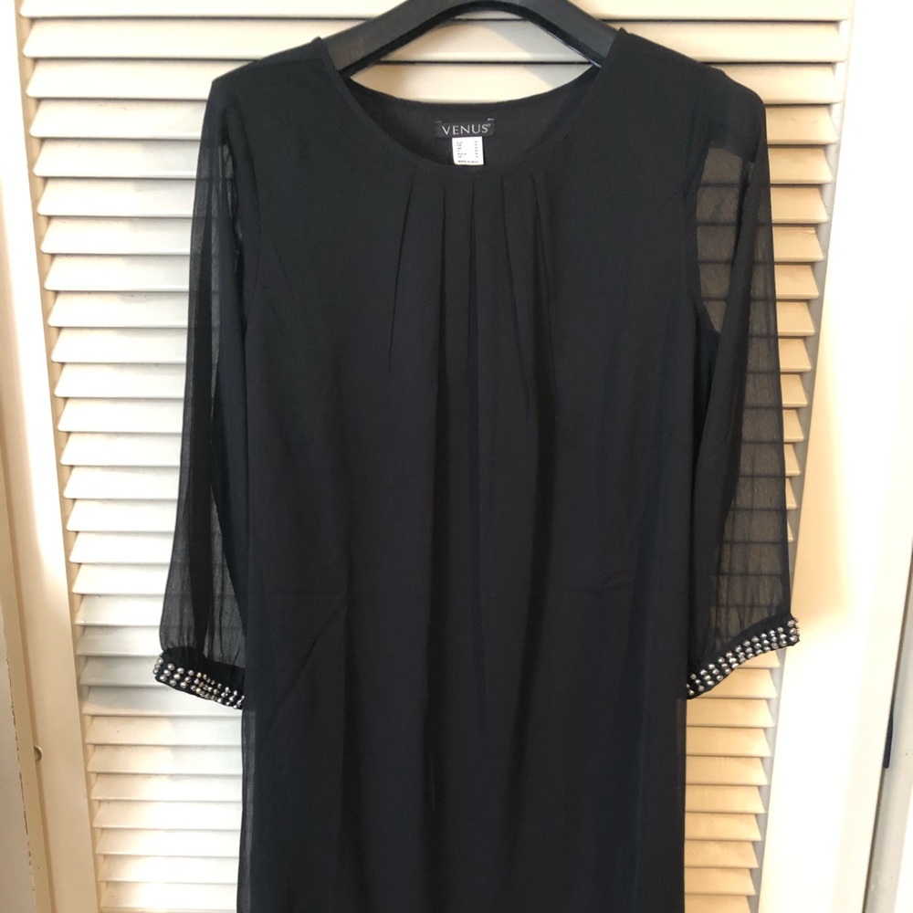 Venus Ladies cocktail dress w/wrist detail, Sz. 16